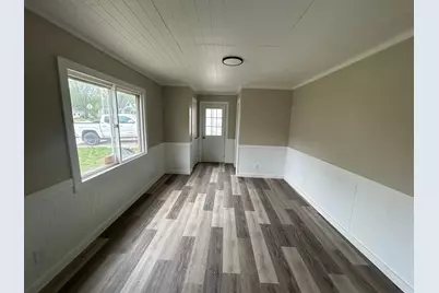 944 N Rosemary Avenue, Fergus Falls, MN 56537 - Photo 5