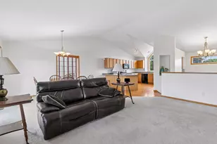 909 Basenji Curve, Shakopee, MN 55379 - Photo 7