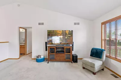 909 Basenji Curve, Shakopee, MN 55379 - Photo 5