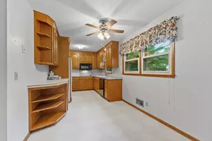 310 Lanewood Ln N, Plymouth, MN 55447 - Photo 11
