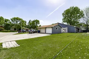 2321 Country Club Pkwy, Moorhead, MN 56560 - Photo 3