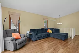 5189 Beachside Dr, Hopkins, MN 55343 - Photo 7