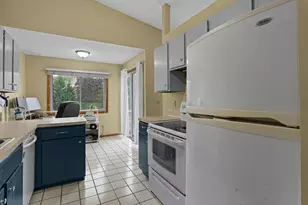 5189 Beachside Dr, Hopkins, MN 55343 - Photo 9