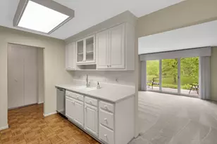 4360 Brookside Ct, Edina, MN 55436 - Photo 5