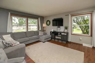 338 27th St NE, Rochester, MN 55906 - Photo 3