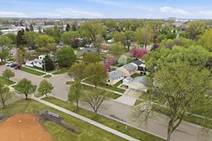 621 19th St N, Moorhead, MN 56560 - Photo 35