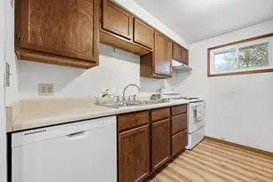 621 19th St N, Moorhead, MN 56560 - Photo 17