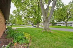 881 Pandora Dr NE, Fridley, MN 55432 - Photo 43
