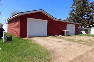 720 St Paul Ave S, Thief River Falls, MN 56701 - Photo 25