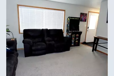 720 Saint Paul Avenue S, Thief River Falls, MN 56701 - Photo 3
