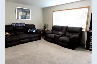 720 Saint Paul Avenue S, Thief River Falls, MN 56701 - Photo 5