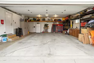 1437 E Gateway Cir S, Fargo,  58103 - Photo 37