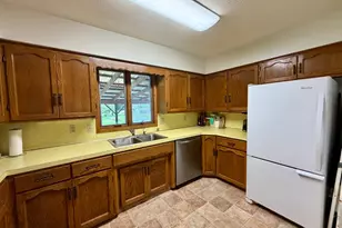 317 W Lincoln St, Luverne, MN 56156 - Photo 9