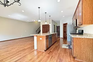 9496 Declaration Dr, Chanhassen, MN 55317 - Photo 3