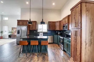 6727 Selkirk Dr S, Fargo, ND 58104 - Photo 9