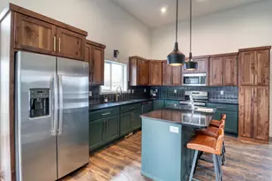 6727 Selkirk Dr S, Fargo, ND 58104 - Photo 11