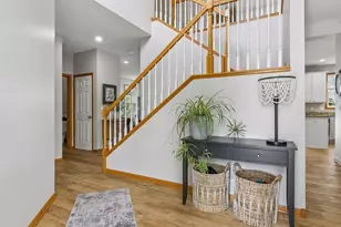 715 Lake Ridge Dr, Woodbury, MN 55129 - Photo 3