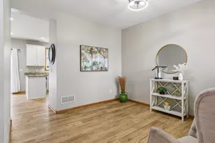 715 Lake Ridge Dr, Woodbury, MN 55129 - Photo 11