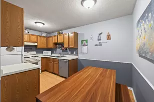 4841 Helena Rd N, Oakdale, MN 55128 - Photo 7