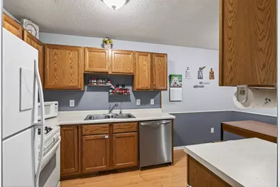4841 Helena Road N, Oakdale, MN 55128 - Photo 9