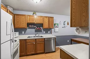 4841 Helena Rd N, Oakdale, MN 55128 - Photo 9