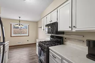 7023 146th St Ct, Apple Valley, MN 55124 - Photo 7
