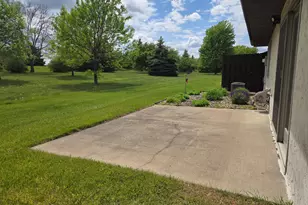 2126 Vierling Dr E, Shakopee, MN 55379 - Photo 3
