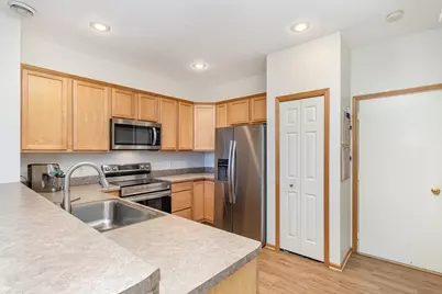 11023 Oak Grove Circle #E, Woodbury, MN 55129 - Photo 7