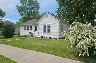 240 2nd St SE, Milaca, MN 56353 - Photo 3