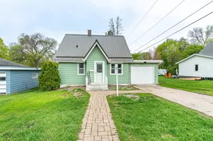 1119 N Lake St, Fergus Falls, MN 56537 - Photo 1