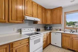 608 E Welco Dr, Montgomery, MN 56069 - Photo 3