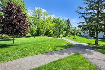 2465 Londin Lane E #106, Maplewood, MN 55119 - Photo 15