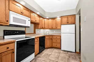 2465 Londin Ln E, Maplewood, MN 55119 - Photo 7