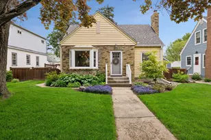 957 Hoyt Ave W, Saint Paul, MN 55117 - Photo 1
