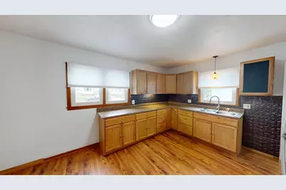 813 Pillsbury Avenue, Albert Lea, MN 56007 - Photo 7