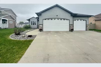 4742 44th Street S, Fargo, ND 58104 - Photo 3