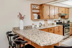 598 Clifford St, Saint Paul, MN 55104 - Photo 11