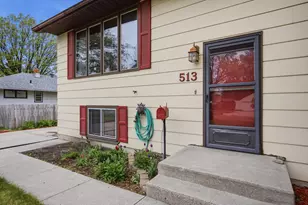 513 N 19 Ave N, Fargo, ND 58102 - Photo 5