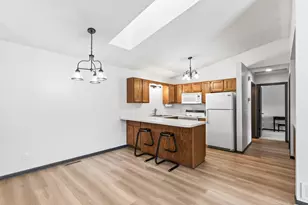 14025 44th Pl N, Plymouth, MN 55446 - Photo 3