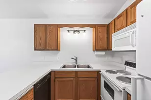 14025 44th Pl N, Plymouth, MN 55446 - Photo 7