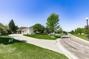 2516 Rose Creek Pkwy S, Fargo, ND 58104 - Photo 3