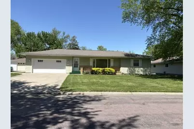 225 8th Avenue SE, Waseca, MN 56093 - Photo 1