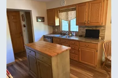 225 8th Avenue SE, Waseca, MN 56093 - Photo 5