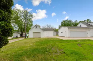 808 E Vine St, Owatonna, MN 55060 - Photo 3