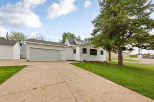 808 E Vine St, Owatonna, MN 55060 - Photo 3