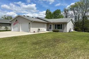 909 Oak St, Alexandria, MN 56308 - Photo 1