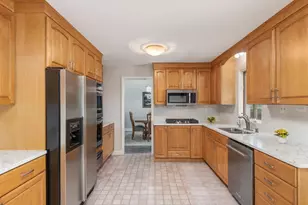 2885 Zanzibar Ln N, Plymouth, MN 55447 - Photo 11