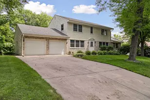 3931 Huntingdon Dr, Hopkins, MN 55305 - Photo 3