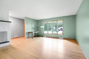 1044 Scott St S, Shakopee, MN 55379 - Photo 9