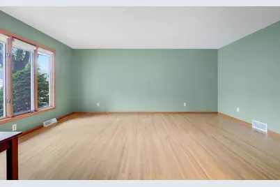 1044 Scott Street S, Shakopee, MN 55379 - Photo 7